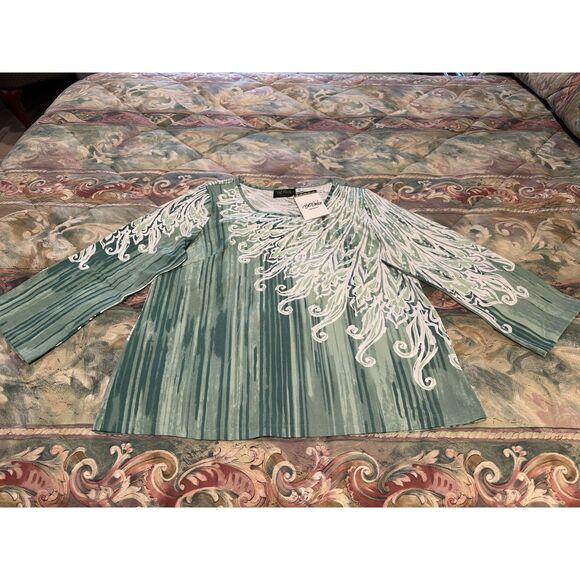 Bob Mackie Green Patterned Long Sleeve Top - Picture 1 of 3